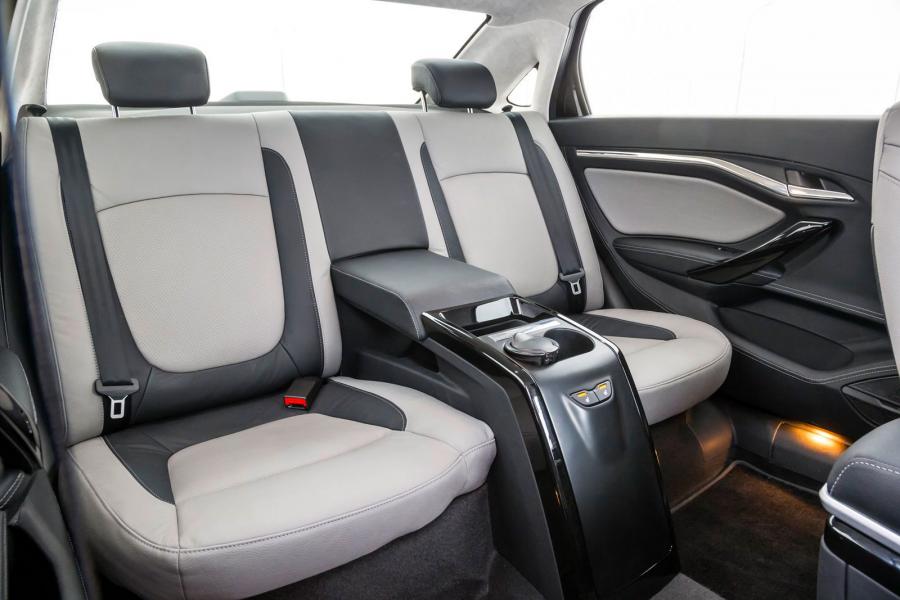 Интерьер Lada Vesta Signature 2016 года  (фото 6 из 11)